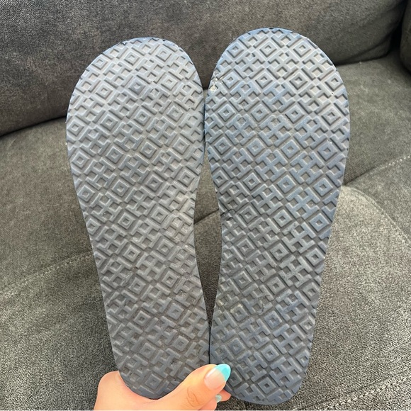 Tory Burch White Sandals Flip Flops Thongs - Picture 6 of 8